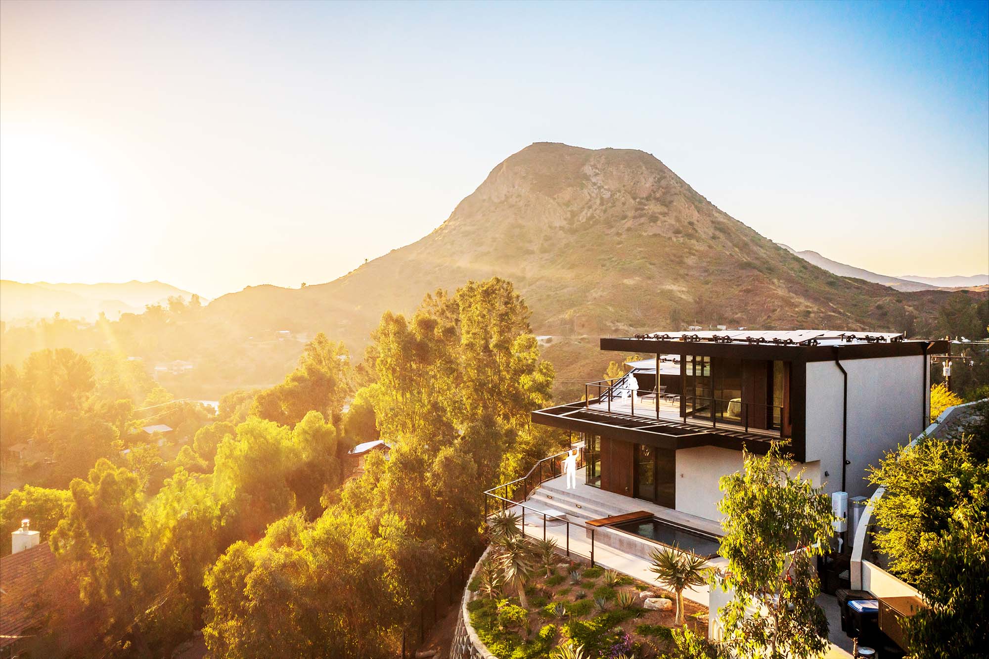 Ridgeline residence is a phoenix in Agoura Hills