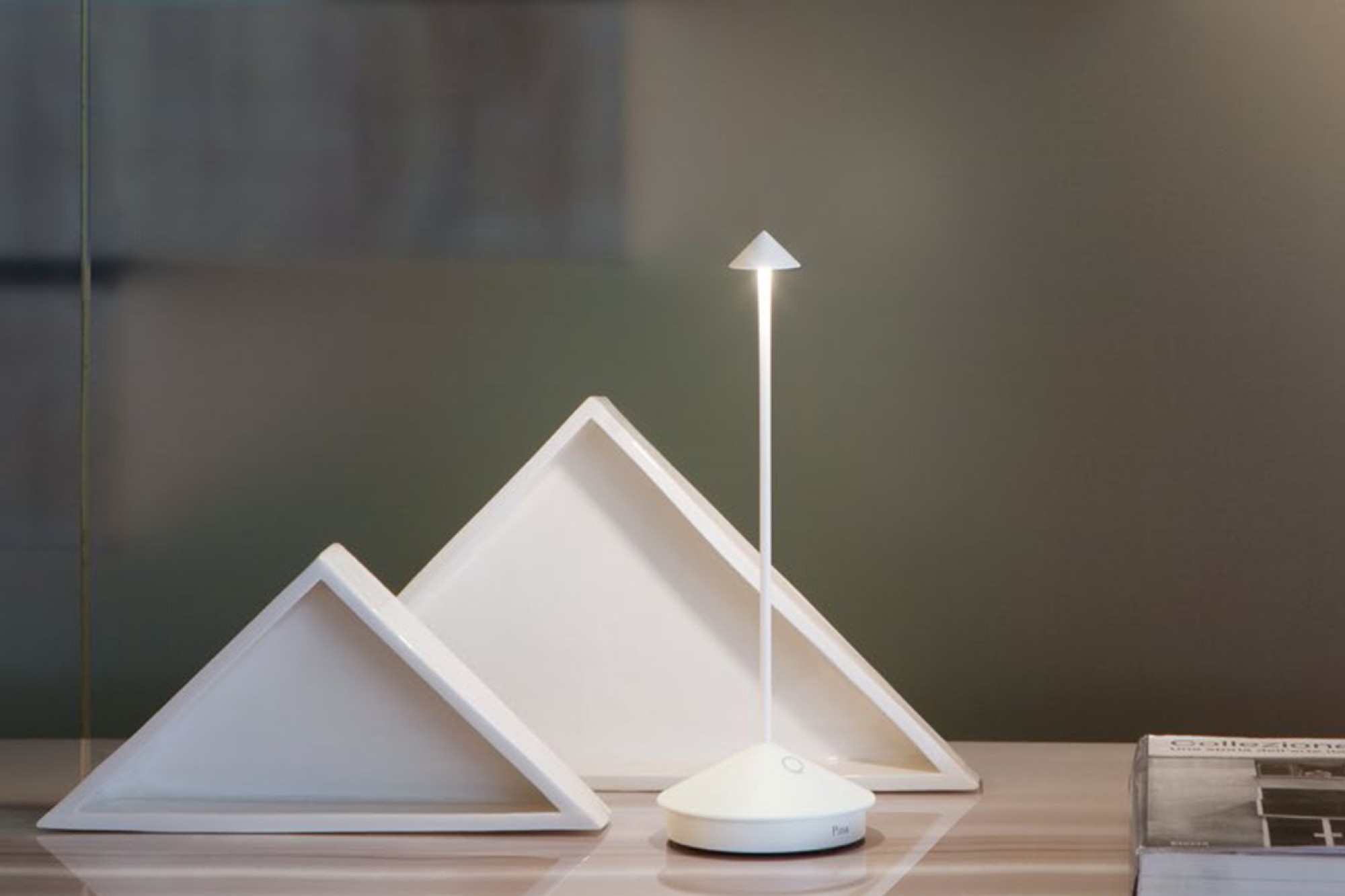 Elegant folding Lamp by IDS